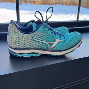 Mizuno Women's Teal Athletic Shoes